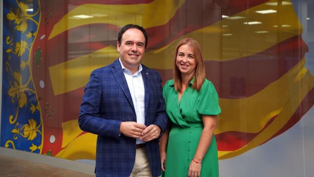 Juanfran Pérez y Rocío Cortes este martes en la sede del PP valenciano. EE