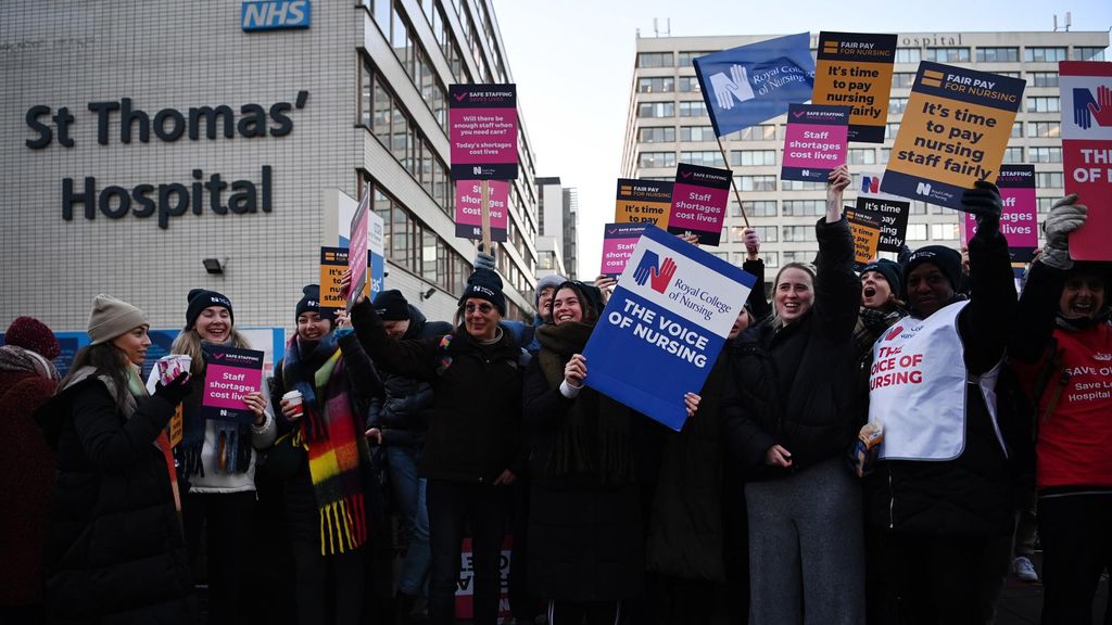Imagen de archivo de unas protestas frente al St Thomas' Hospital de Reino Unido