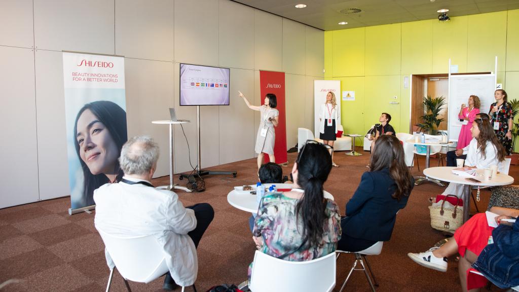 Presentación de los proyectos de SHISEIDO durante los IFSCC en Barcelona.