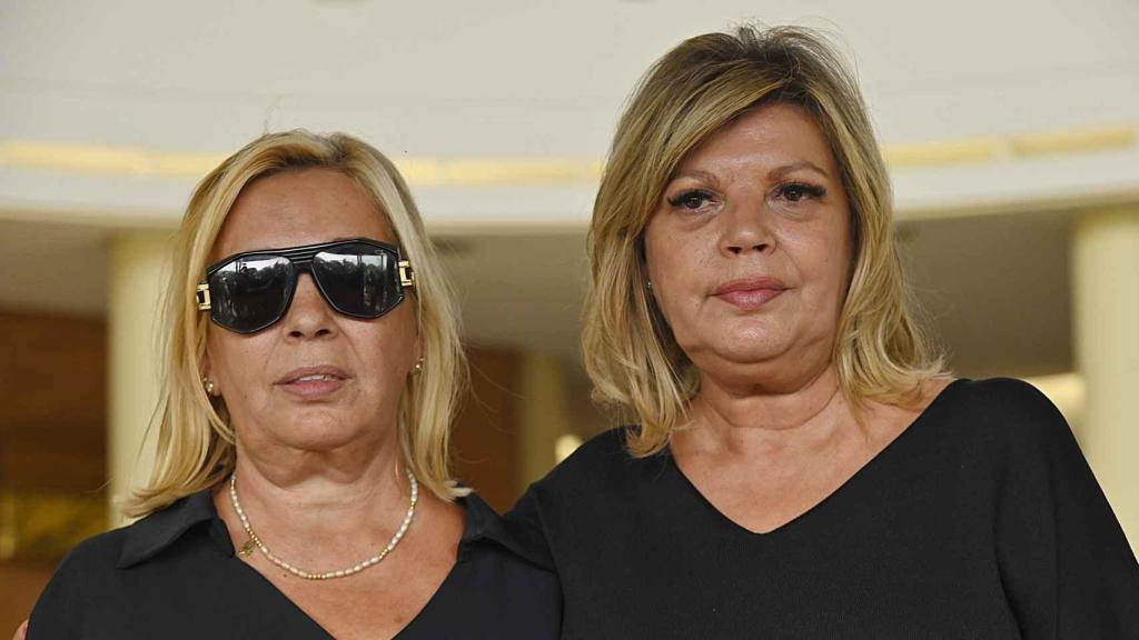 Terelu y Carmen en el tanatorio por el fallecimiento de su madre.