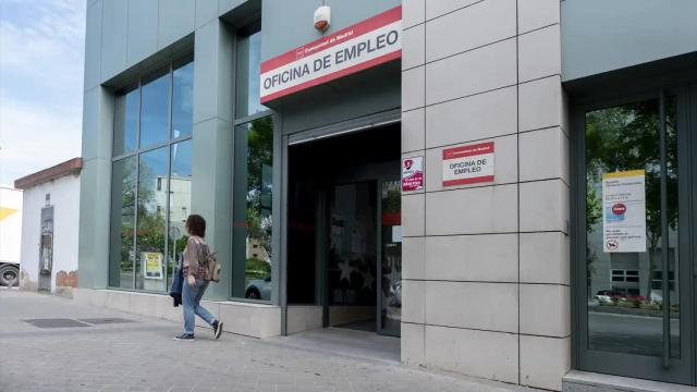 Puerta de entrada a la oficina del SEPE.