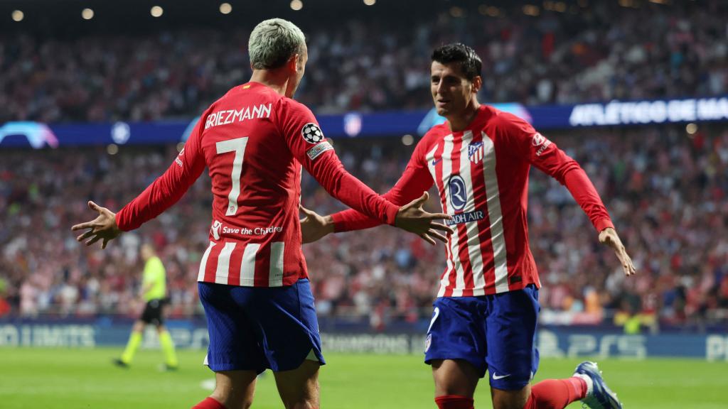 Griezmann y Morata celebran el 3-2 ante el Feyenoord