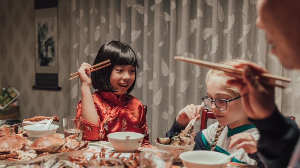 Daniela Shiman Yang y Valeria Fernández, en un momento de 'Chinas'