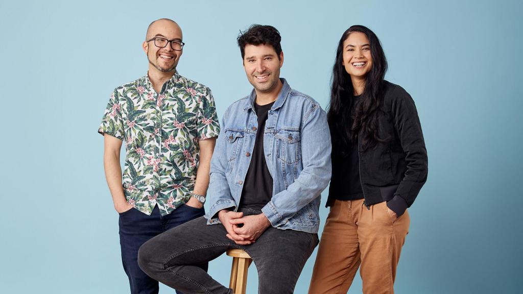 De izquierda a derecha los fundadores de Canva: Cameron Adams, Cliff Obretch y Melanie Perkins