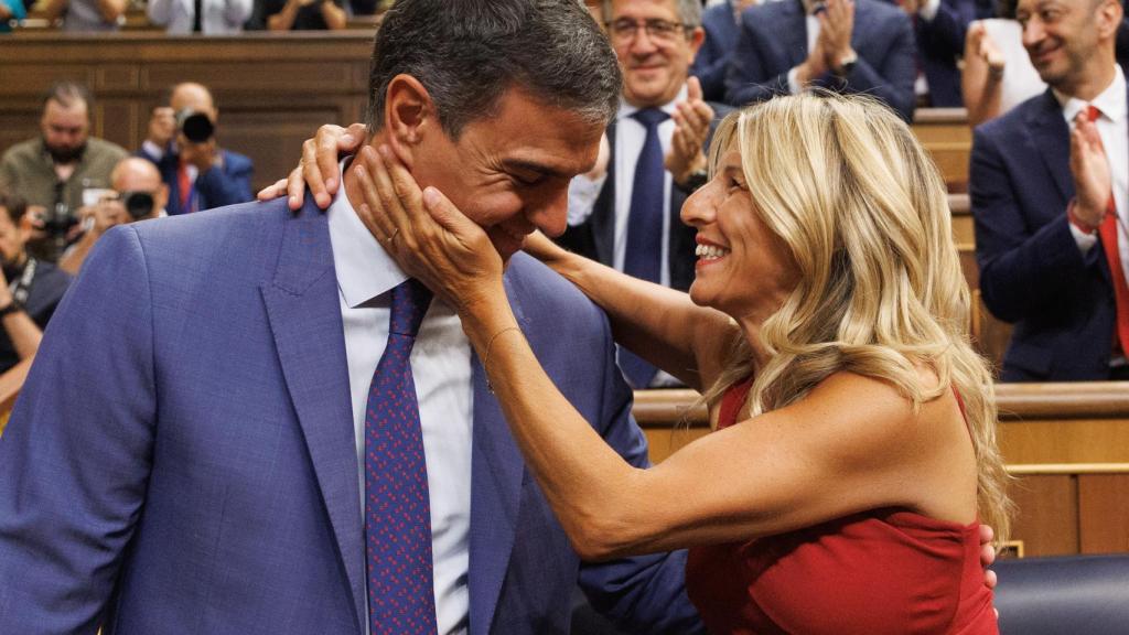 Pedro Sánchez, acompañado por Yolanda Díaz en el Congreso.