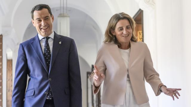 Juanma Moreno, presidente de la Junta de Andalucía, y Teresa Ribera, vicepresidenta tercera del Gobierno, en San Telmo.