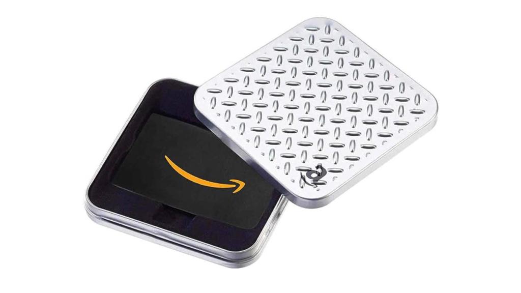 Una tarjeta de Amazon en una caja.