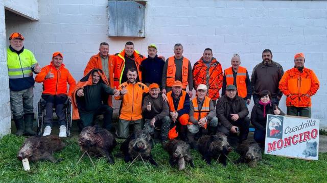 Una de las cuadrillas tras una batida de jabalíes en Galicia