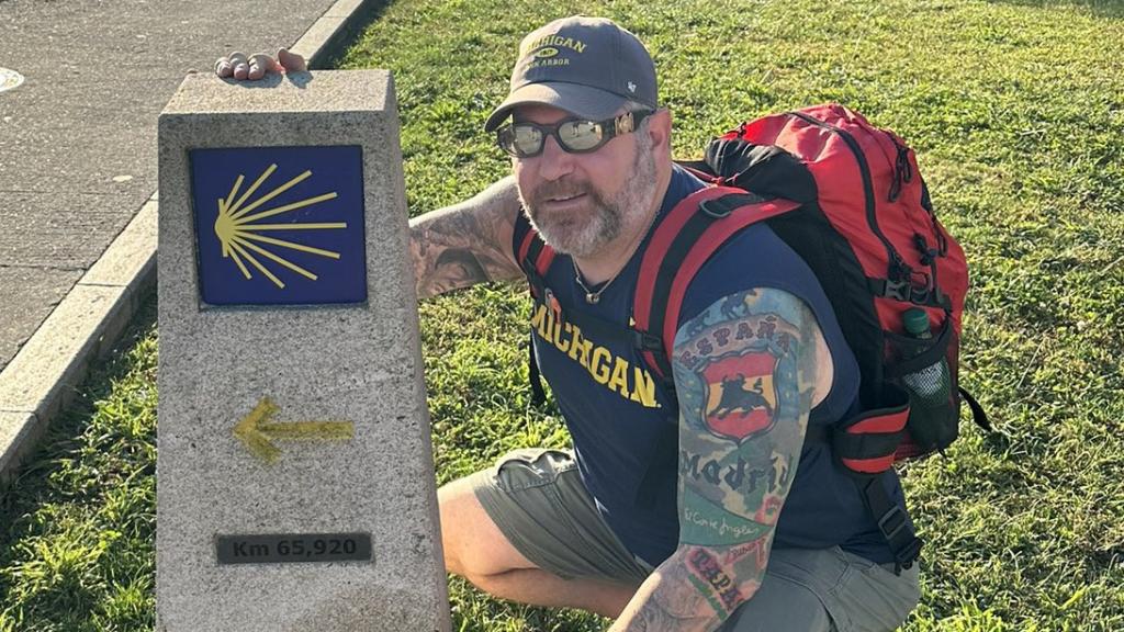Larry en una de las fotografías que está compartiendo de su Camino de Santiago.