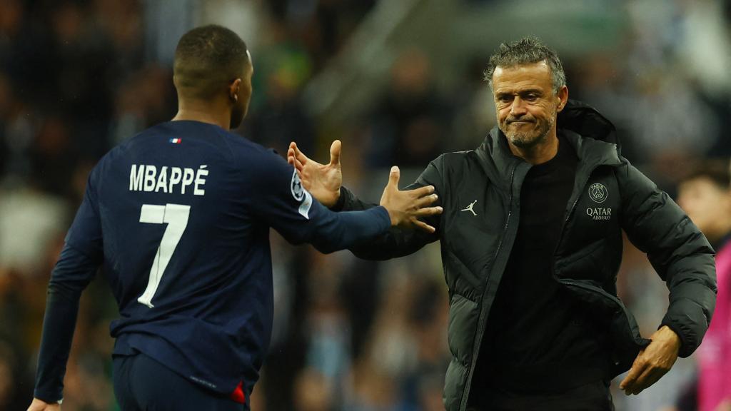 Mbappé y Luis Enrique se dan la mano