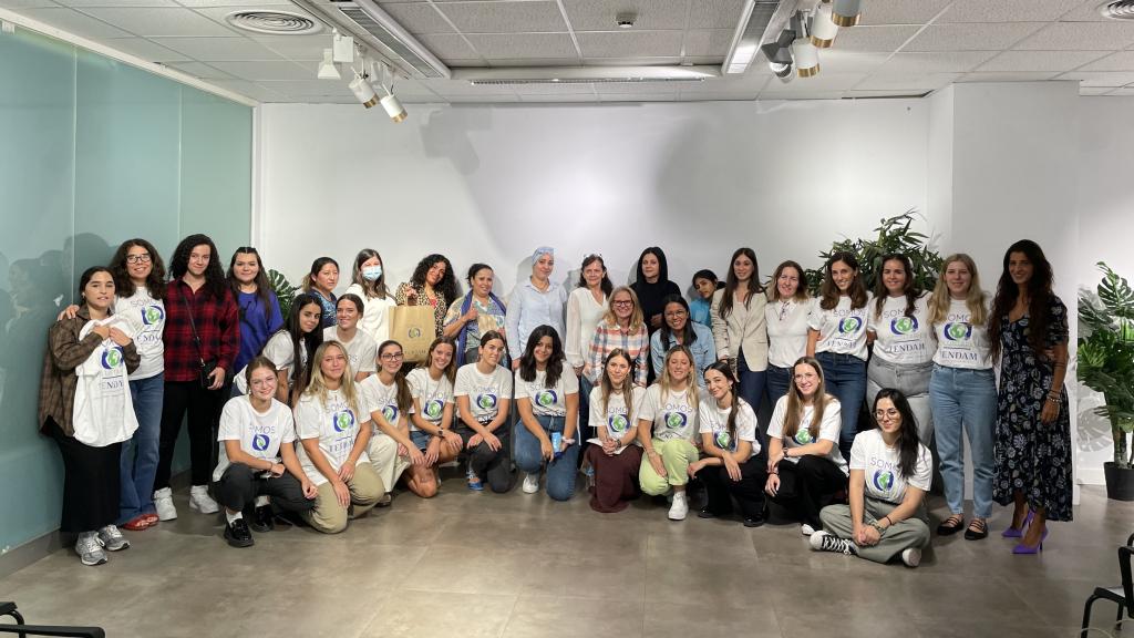 Fotografía de grupo durante la Semana del Voluntariado de Tendam.