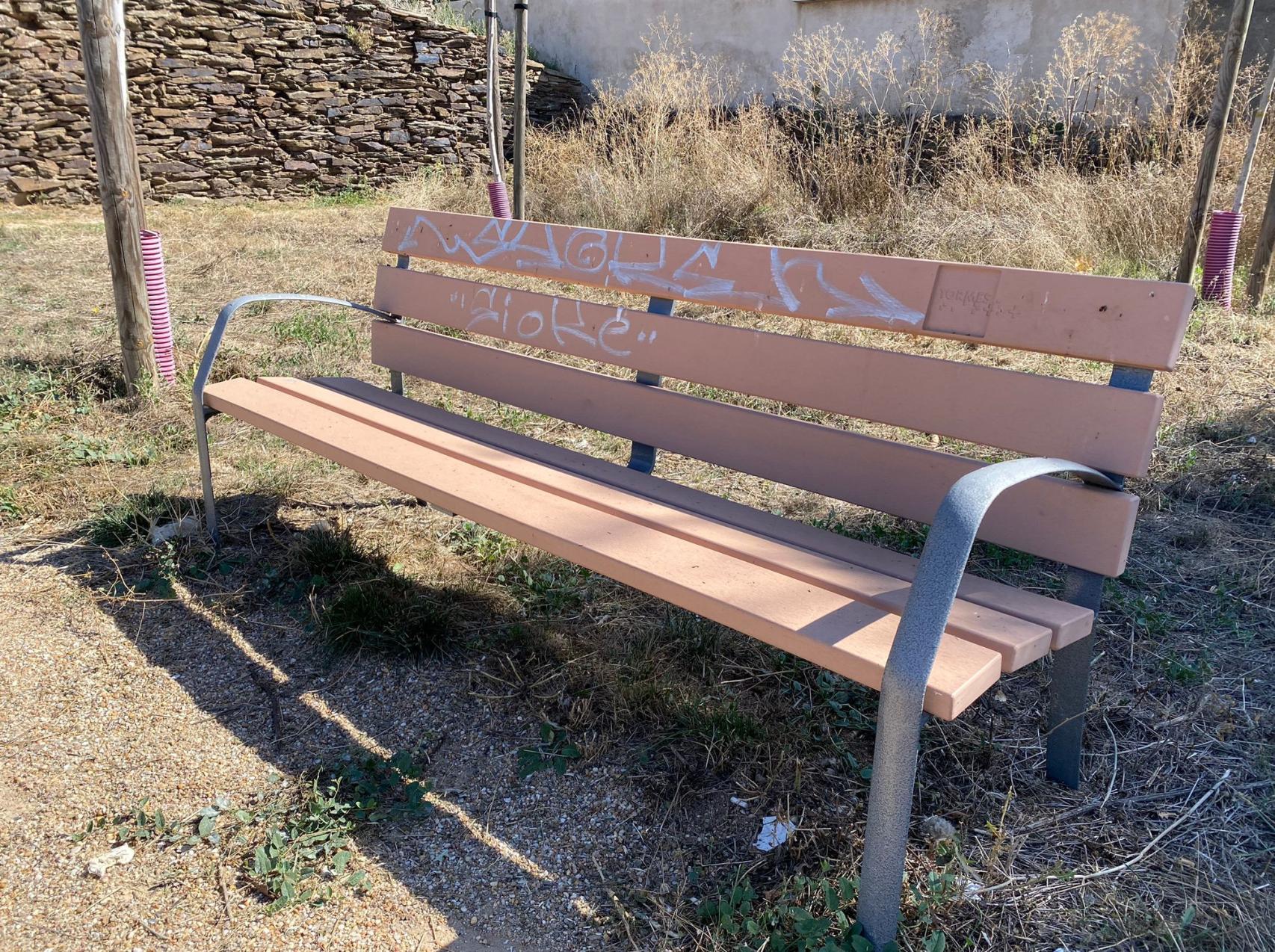 Abandono de zonas públicas en Huerta Otea