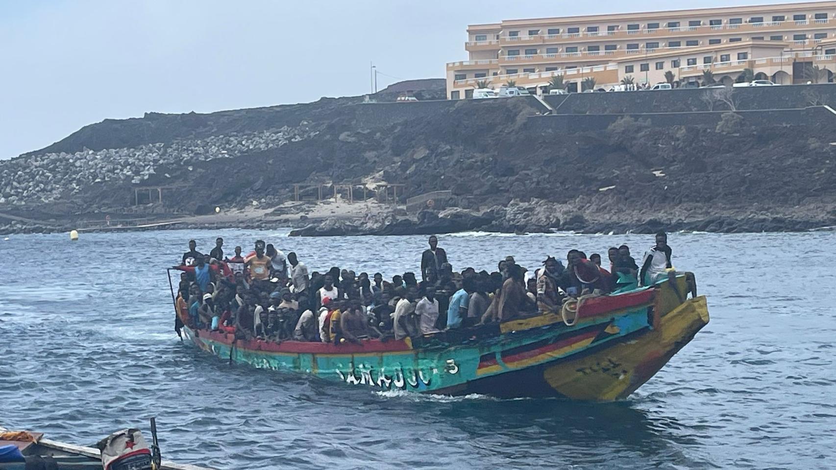 Una patera llega a las costas de las Islas Canarias.
