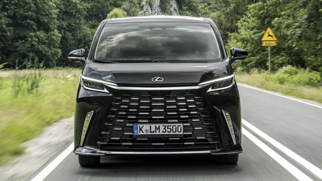 Lexus LM.