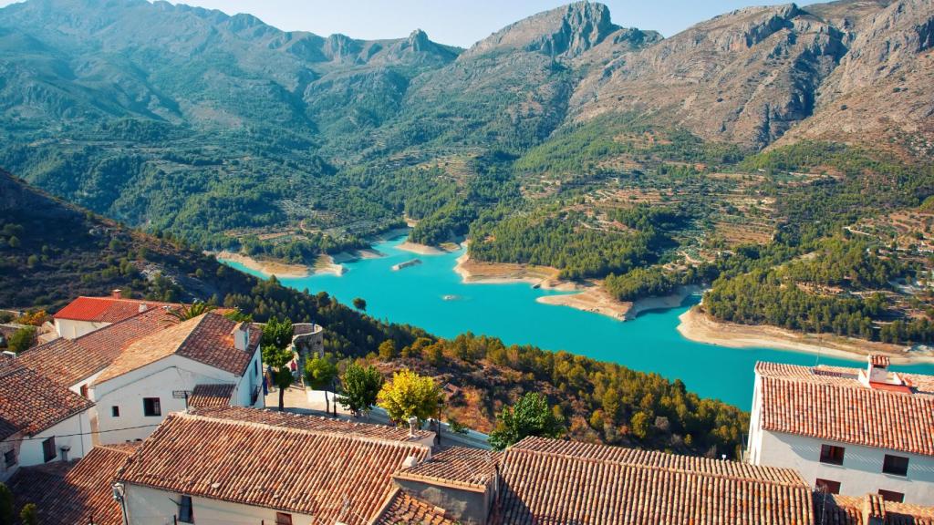 Vistas al pantano de Guadalest.