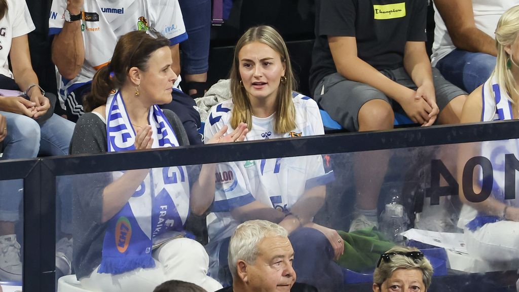 Johanna Zott junto a su madre en el partido de Pablo.