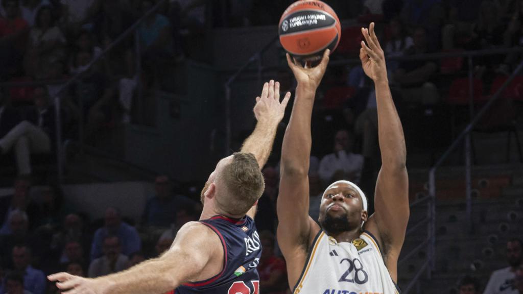 Yabusele ejecuta un lanzamiento