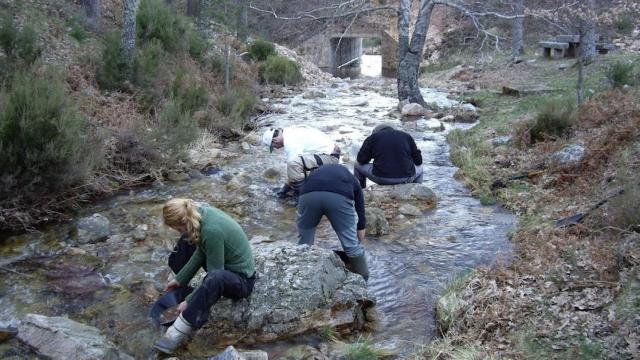 Buscadores de oro en Las Cávenes de El Cabaco