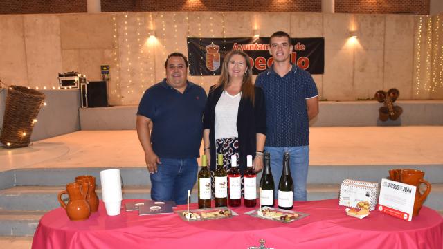 El alcalde de Boecillo, Raúl Gómez, junto a la concejala de cultura, Cristina Gil; y al concejal de Festejos, Jaime Parra, en la inauguración de la Fiesta de la Vendimia del municipio