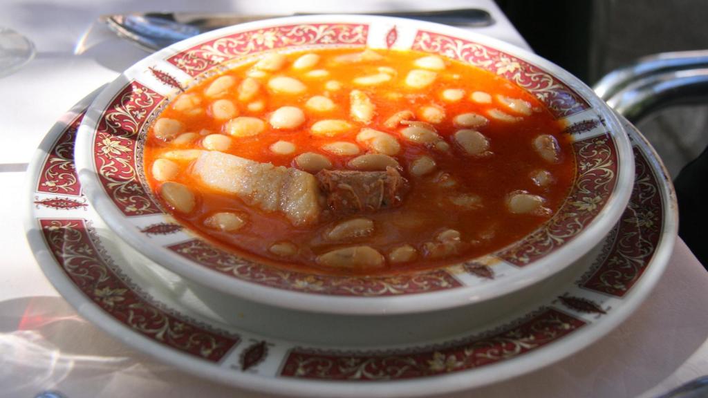 Cocido de Fabes, un ejemplo de gastronomía tradicional.