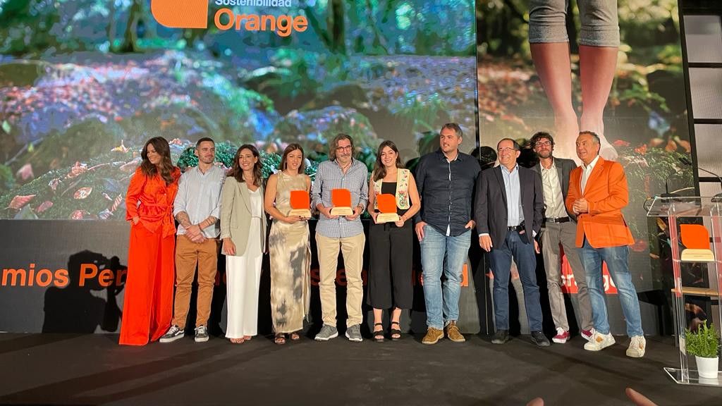 Ganadores y miembros del jurado. (De izqda. a dcha.) Mercedes Martín, Luis Manuel Rivas, Beatriz Valverde, Blanca Fraile, Arturo Larena, Patricia Ruiz Guevara, Andreu Escrivà, José María Montero, Mario Viciosa y Roberto Brasero.