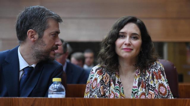 El consejero de Presidencia, Justicia y Administración Local, Miguel Ángel García, y la presidenta de la Comunidad de Madrid y del PP de Madrid, Isabel Díaz Ayuso.