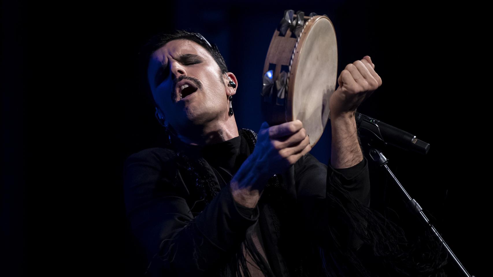 Rodrigo Cuevas, durante su concierto en el Teatro Cervantes de Málaga.