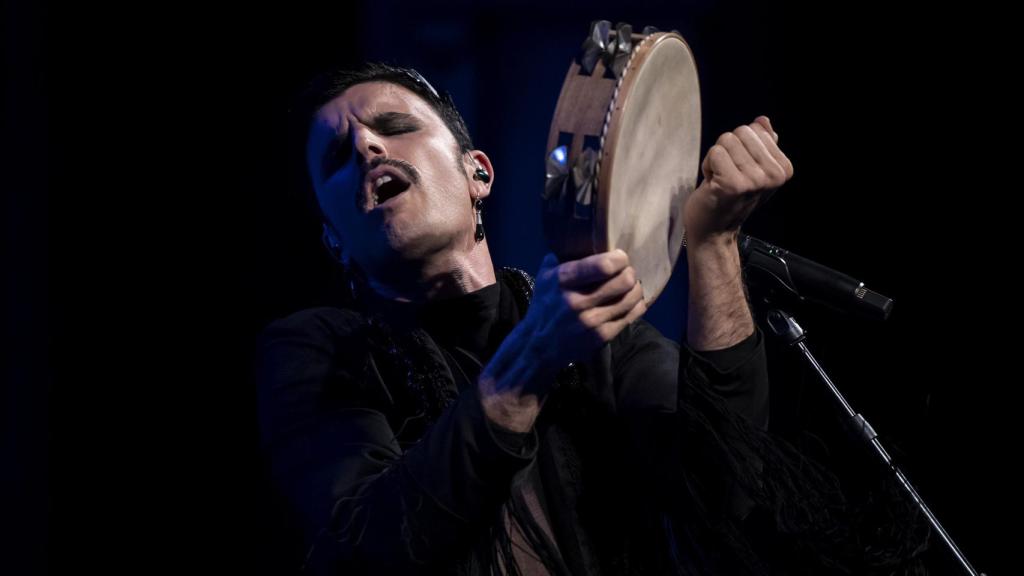 Rodrigo Cuevas, durante su concierto en el Teatro Cervantes de Málaga.