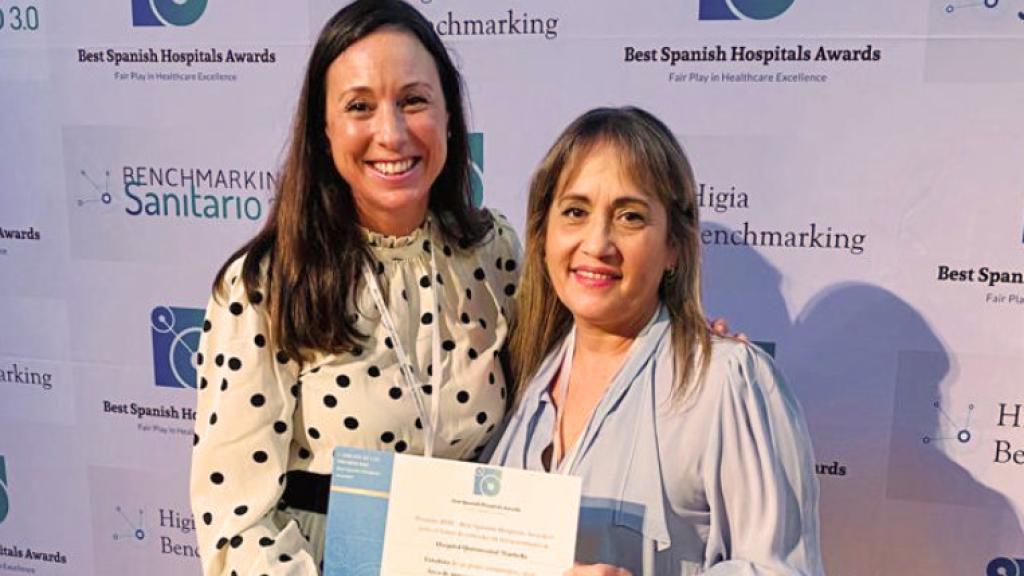 Un momento de la recogida del premio.