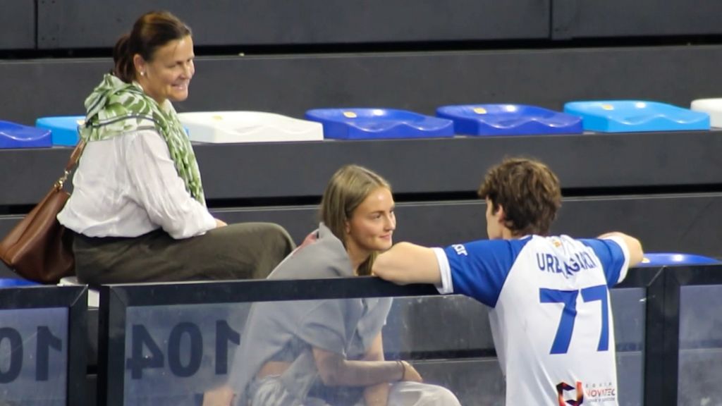 De izquierda a derecha: la madre de Johanna Zott, Johanna Zott y Pablo Urdangarin.