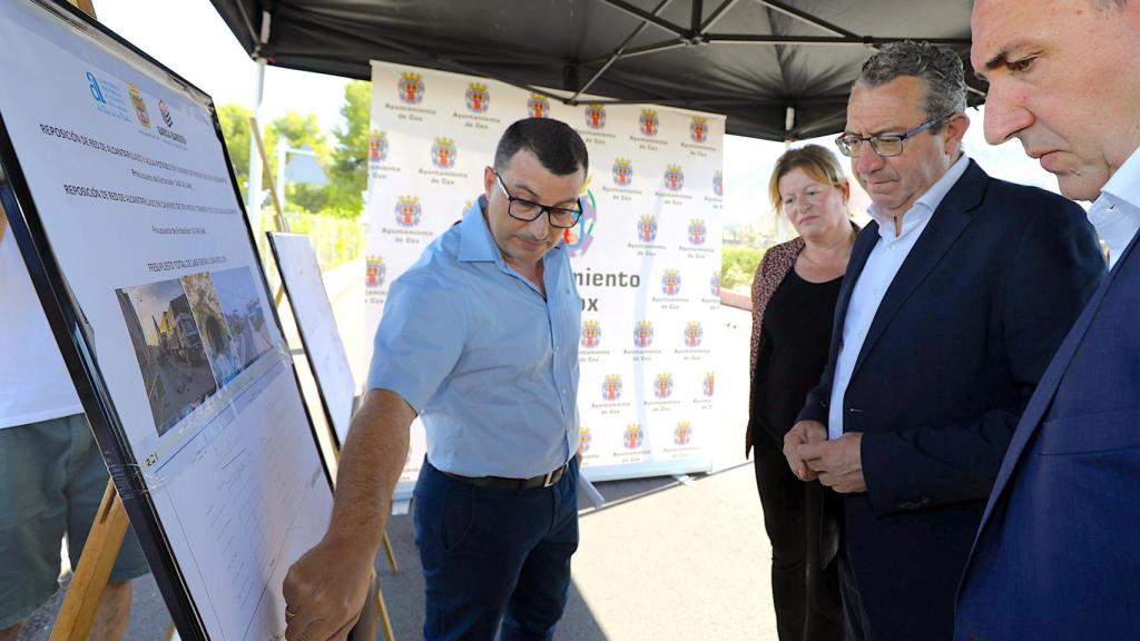 Ana Serna, Toni Pérez y Antonio Bernabeu en una reciente visita a Cox.