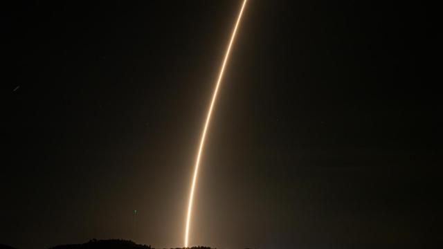 La estela de fuego del 'Miura 1' este sábado.