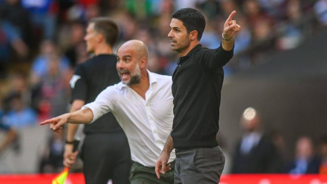 Pep Guardiola y Mikel Arteta, durante un partido entre el Manchester City y el Arsenal