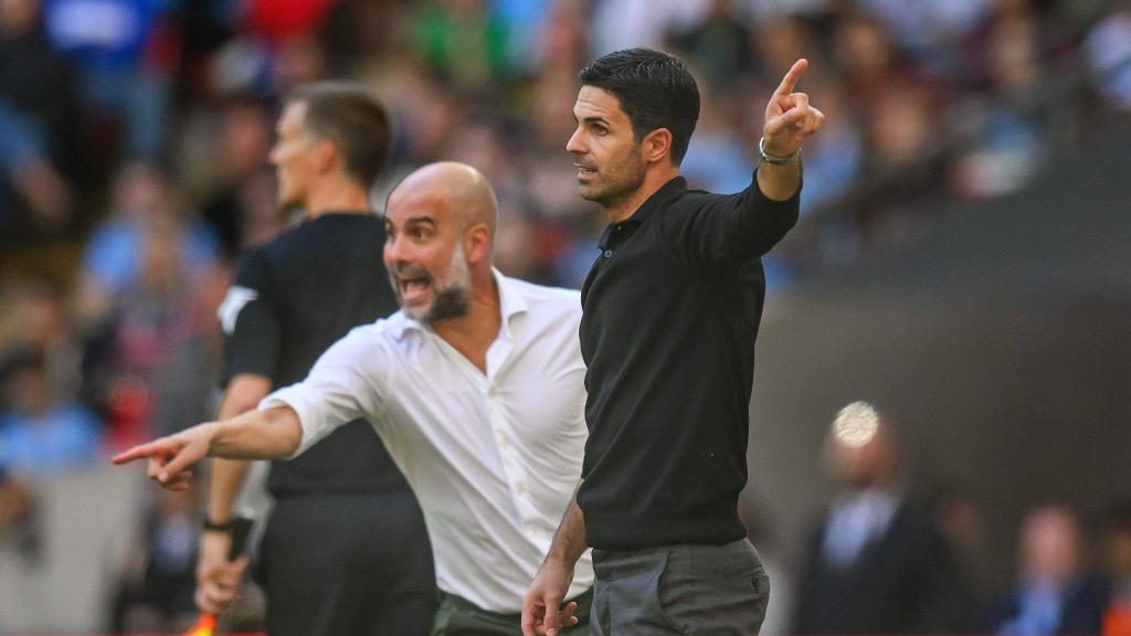 Pep Guardiola y Mikel Arteta, durante un partido entre el Manchester City y el Arsenal
