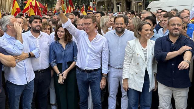 Paco Núñez, junto a Alberto Núñez Feijóo, este domingo en Barcelona.