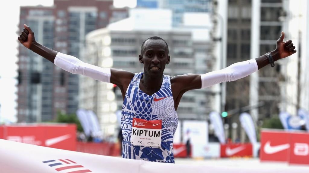 Kelvin Kiptum revienta en Chicago el récord del mundo de maratón