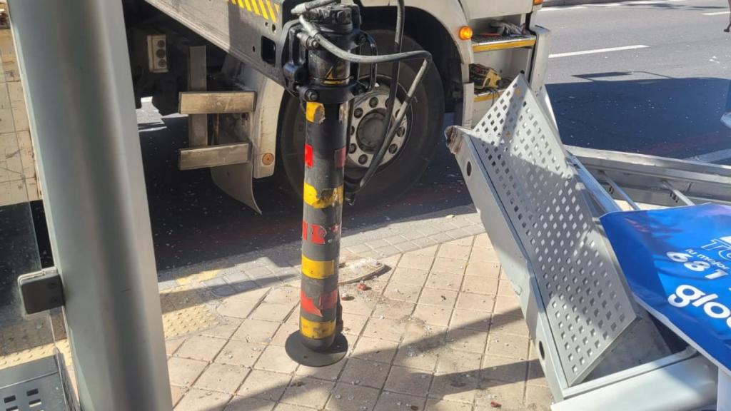 Incidente con el camión en la marquesina