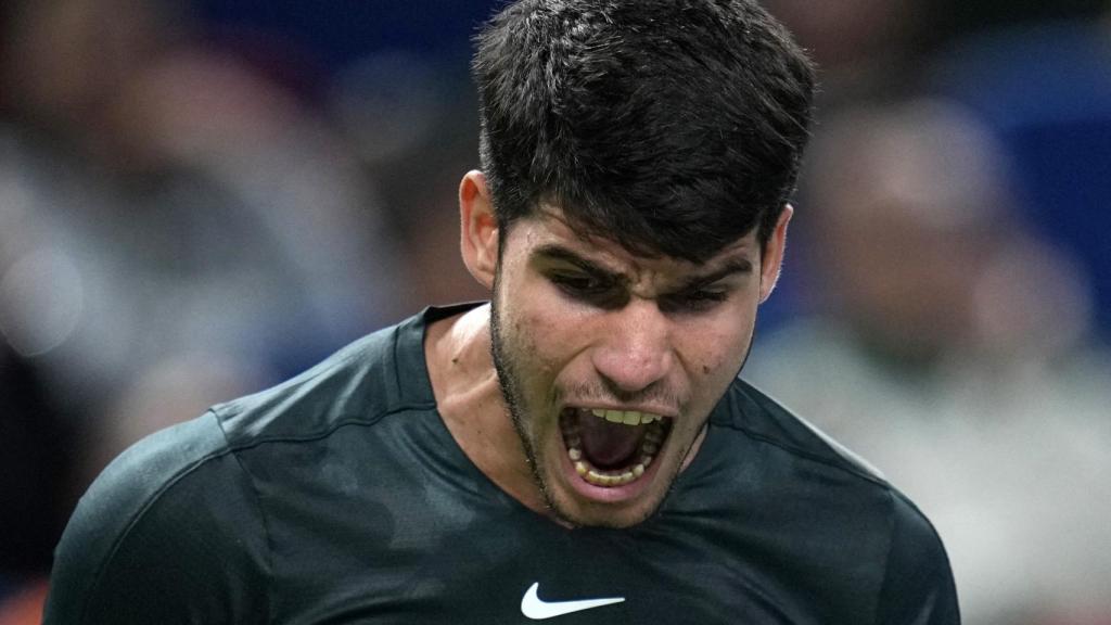 Alcaraz celebra su triunfo en el Masters 1.000 de Shanghái.