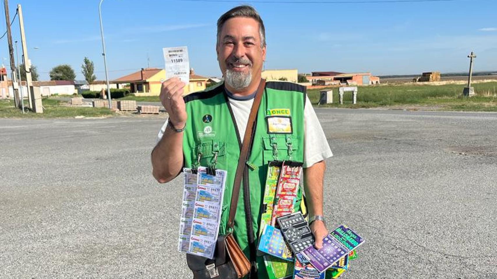 José Antonio, el vendedor de la ONCE que ha repartido un premio de 20.000 euros en San Pedro del Arroyo, Ávila