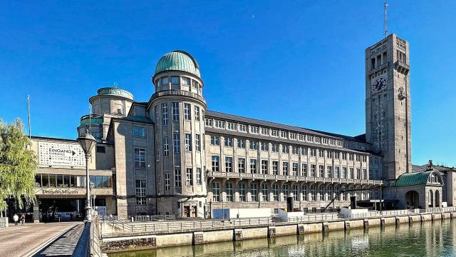 Entrada al Deutsches Museum de Múnich (Alemania).