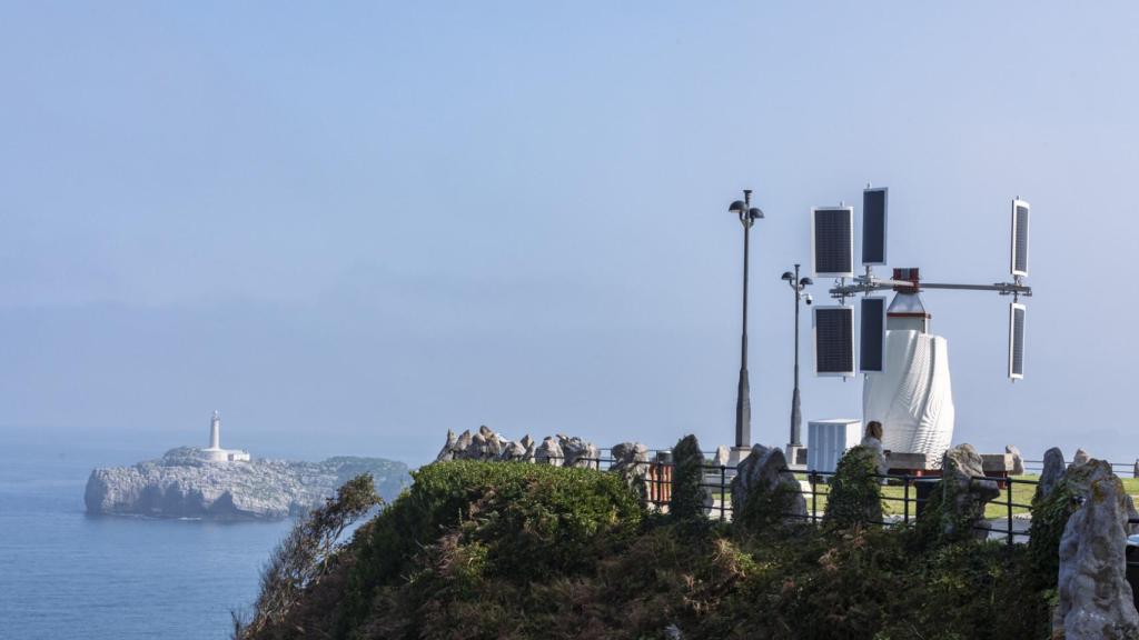 El aerogenerador Soleolico en Santander.