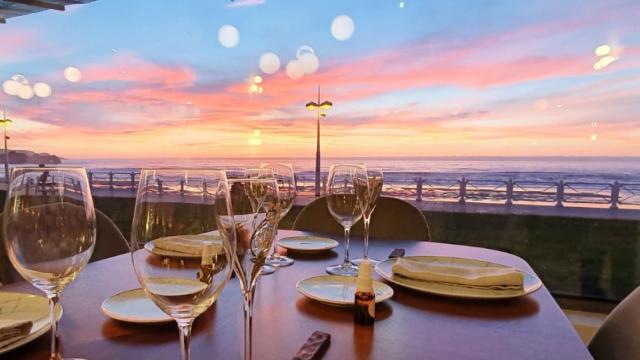 El mejor restaurante de Asturias para comer al lado del mar: ofrece tres menús degustación