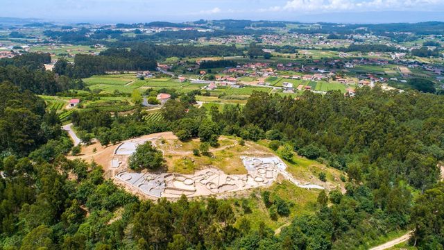 Vista aérea del yacimiento  del Monte do Castro, Ribadumia