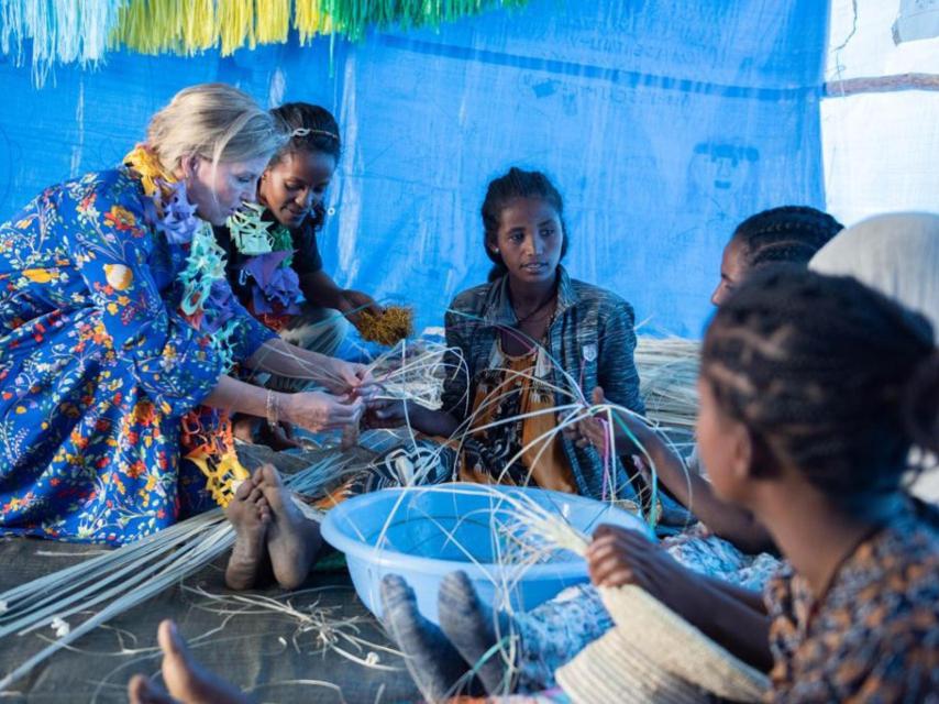 La duquesa, con víctimas de violencia en Tigray.