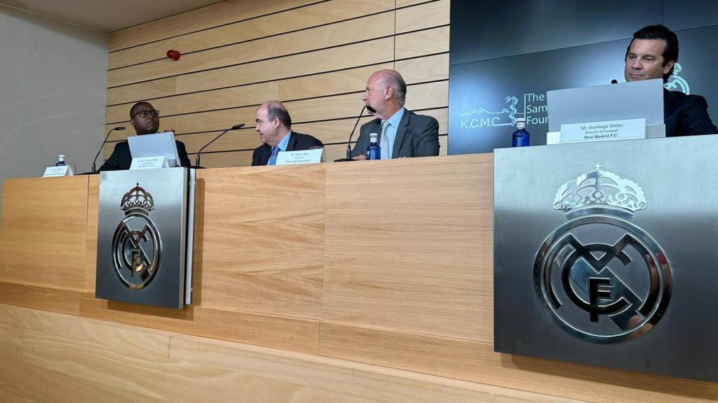 Firma del acuerdo en la Ciudad Real Madrid.