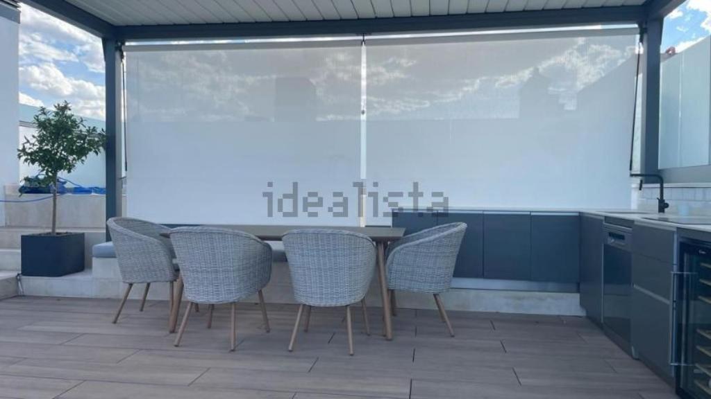 La terraza del ático dispone de unas fabulosas vistas de Madrid.