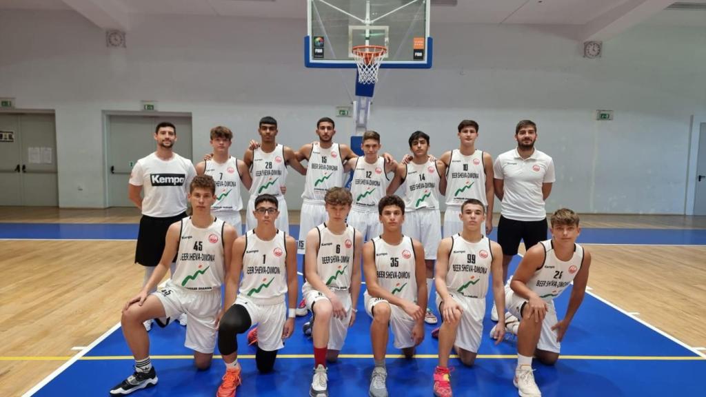 Félix con un equipo al que prepara en el Hapoel Be'er Sheva