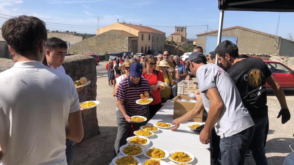 Paellada de las fiestas de Las Madrinas de Guadramiro