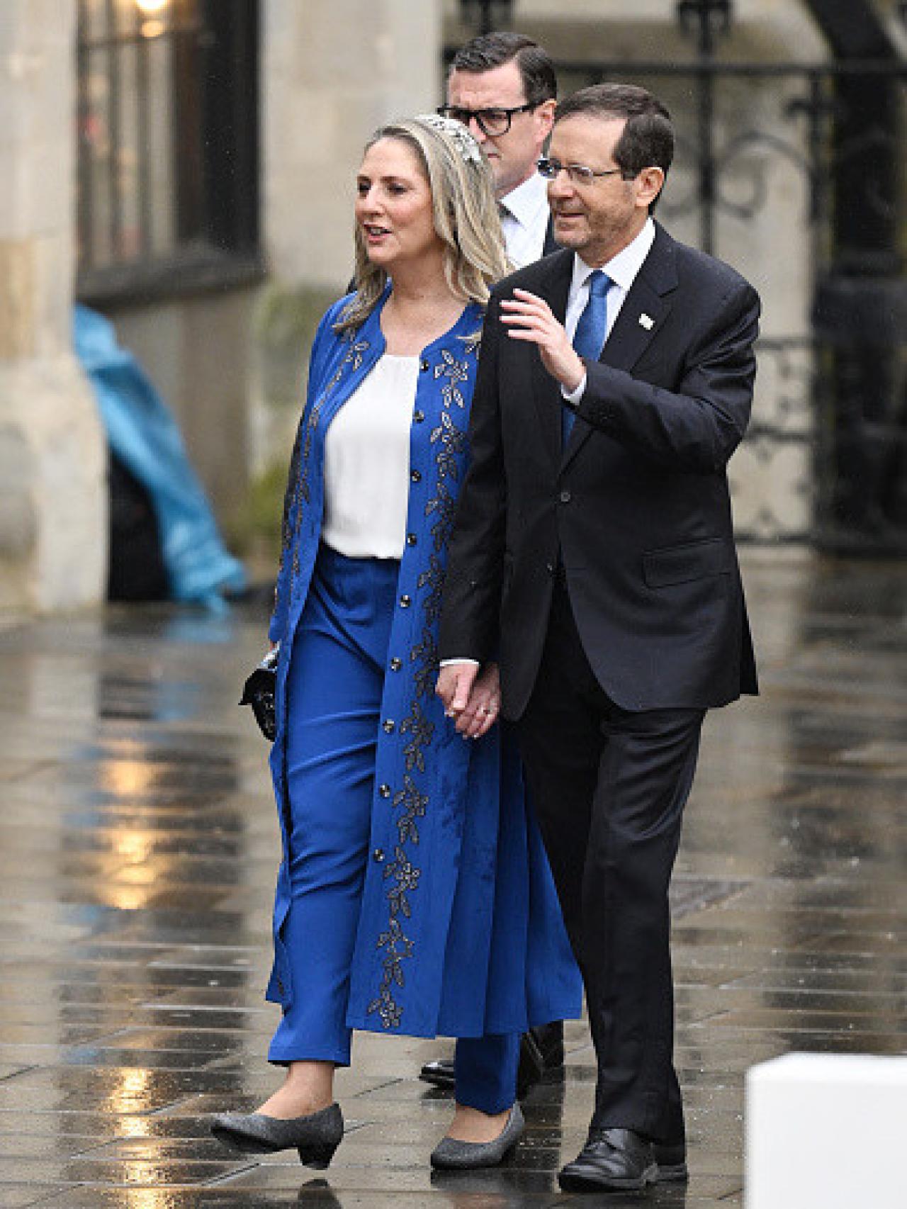 La pareja presidencial de Israel, Isaac y Michal Herzog, en la coronación de Carlos III.