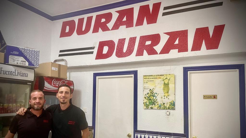 Alejandro y Jesús, los que seguirán con Durán Durán.